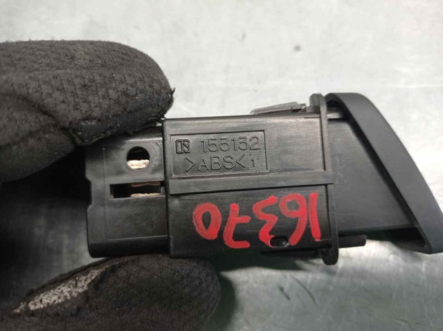 Botão de ativação do sinal de emergência 153132 Mazda