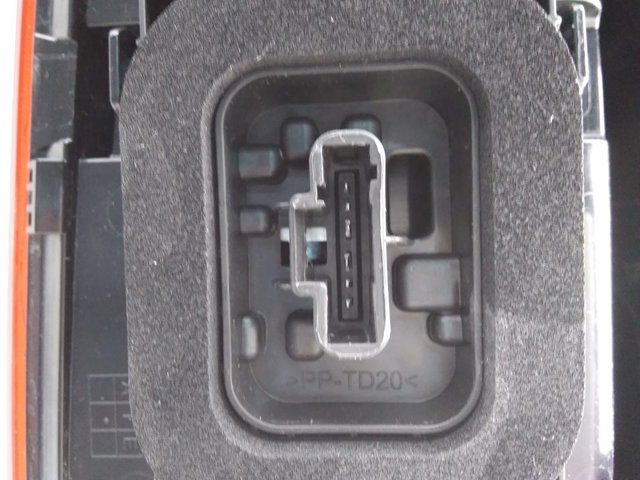 Compre 9820555280 Peugeot/Citroen Lanterna traseira direita