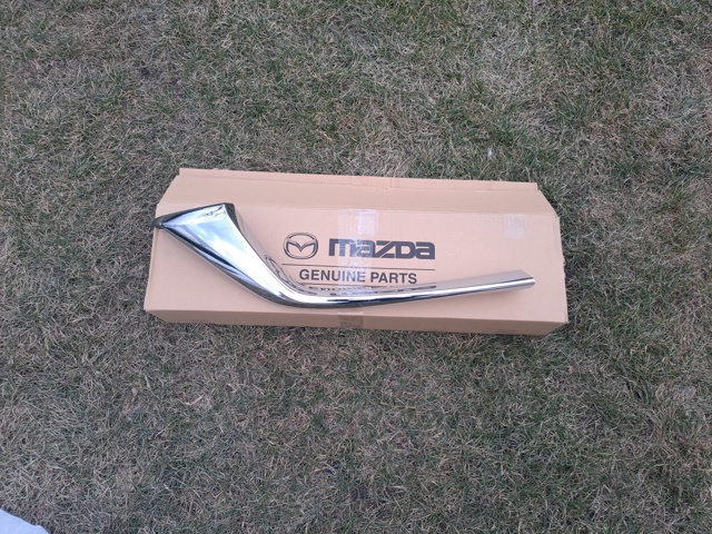 Moldura de grelha do radiador direito Mazda KSD4507J0 preço, a partir de 97,70 USD