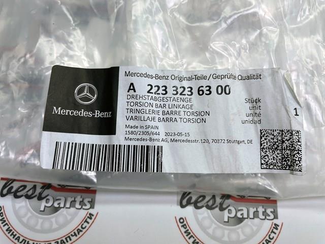 Montante esquerdo de estabilizador dianteiro A2233236300 Mercedes