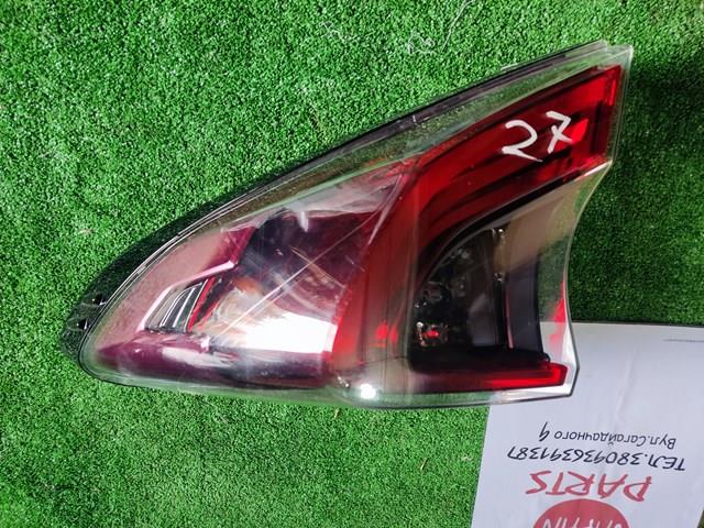 81550F4031 Toyota Lanterna traseira direita externa