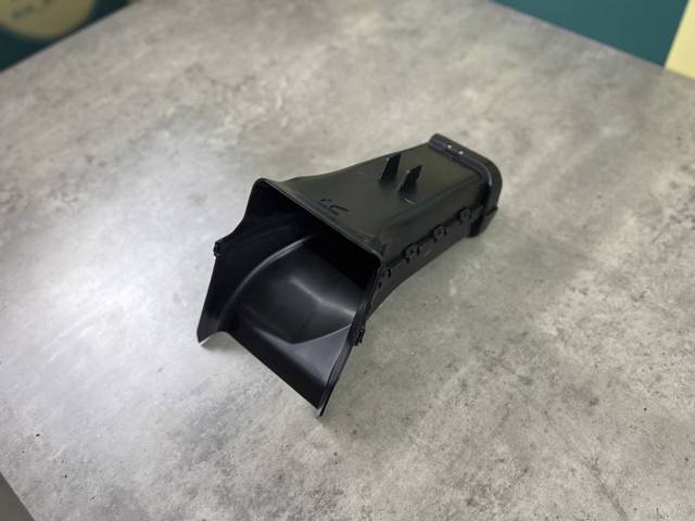 Conduto de ar do freio de disco direito BMW 57747422278