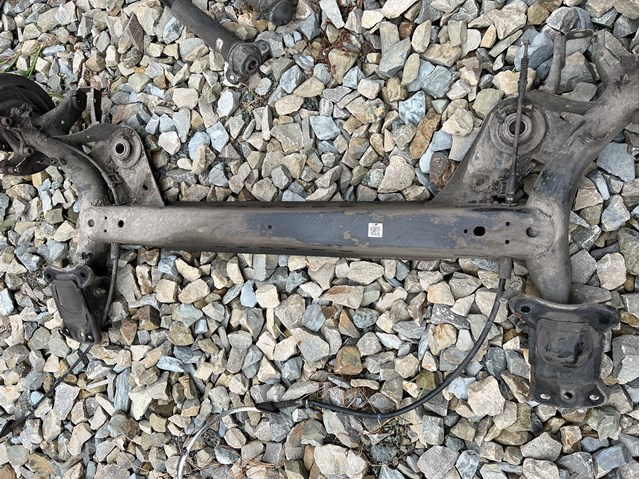 Viga de suspensão traseira (plataforma veicular) 5Q0501115 VAG