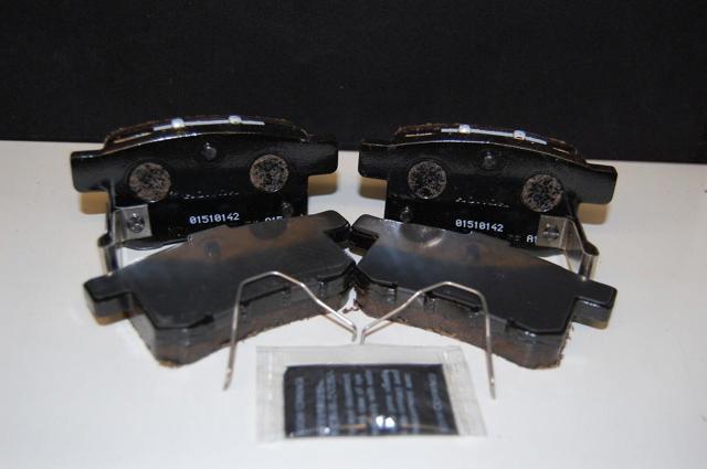 Sapatas do freio traseiras de disco Honda 43022TA0A82 preço, a partir de 125,14 USD