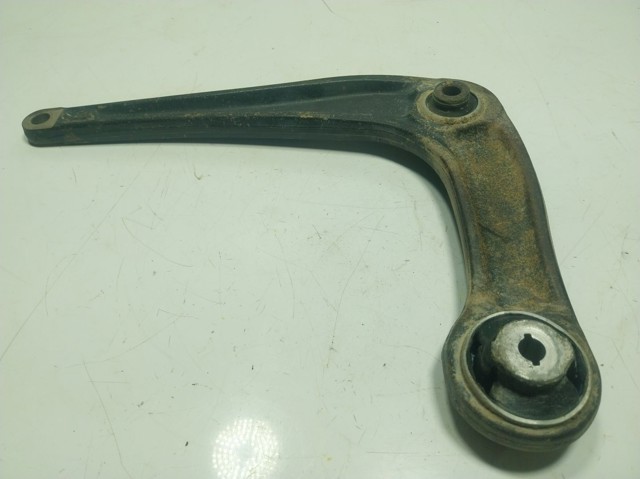 9816863580 Peugeot/Citroen Braço oscilante inferior direito de suspensão dianteira