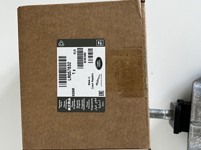 LR057632 Land Rover Coxim (suporte) esquerdo/direito de motor
