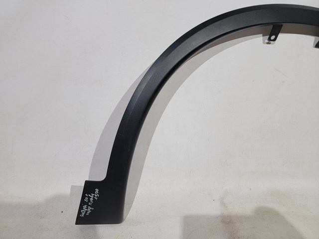 Expansor (placa sobreposta) de arco do pára-lama dianteiro direito 638106UA0A Nissan/Infiniti