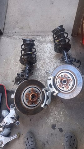 Compre 543026311R Renault (RVI) Amortecedor dianteiro esquerdo