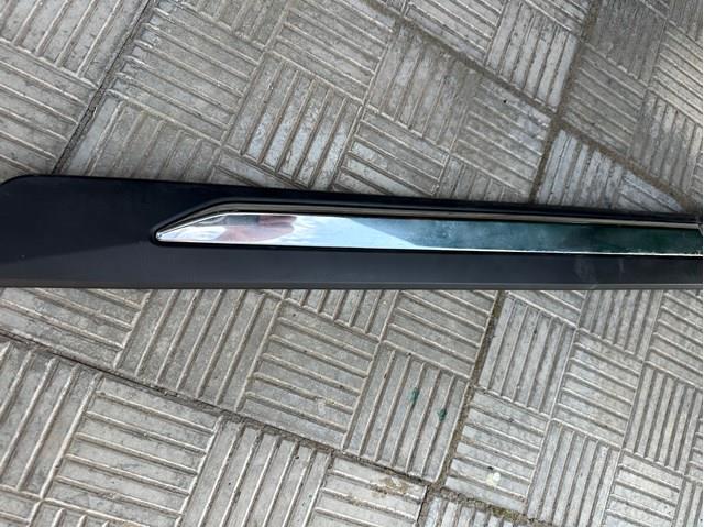 828776FR0A Nissan/Infiniti Moldura da porta traseira esquerda inferior