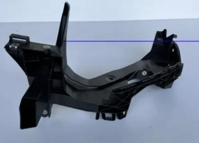 89A805325B VAG Suporte esquerdo do radiador (painel de montagem de fixação das luzes)