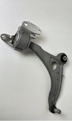 Braço oscilante inferior direito de suspensão dianteira Land Rover LR146037 preço, a partir de 239,59 USD