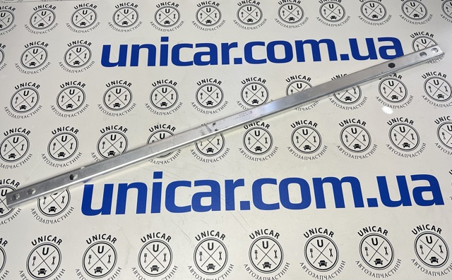 A1676262200 Mercedes Viga inferior do radiador
