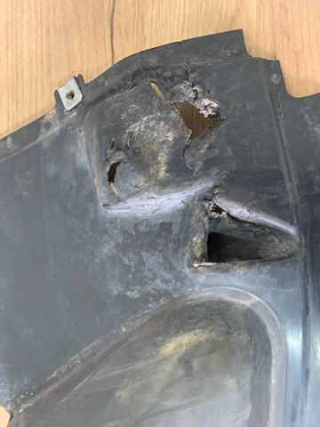 Escudo protetor contra o barro de arco dianteiro do pára-lama 7260739 BMW