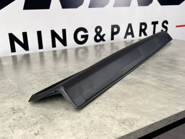 KB7W51RB0C Mazda Moldura da porta dianteira esquerda