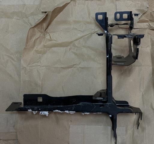 Compre 51648071632 BMW Consola (adaptador) de fixação da luz dianteira direita