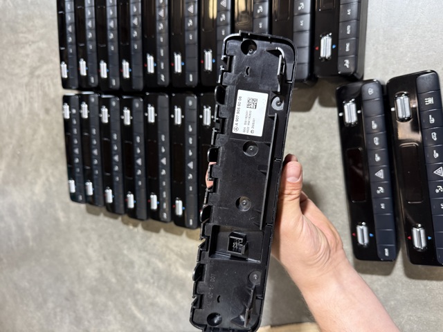Botão de ativação do sinal de emergência para Mercedes Sprinter III 3,5-t 907, 910