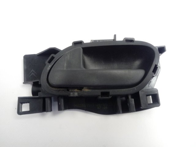 Maçaneta interna esquerda da porta dianteira 96555515XT Peugeot/Citroen