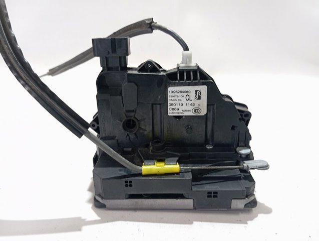 Fecho da porta dianteira direita 1677681380 Peugeot/Citroen