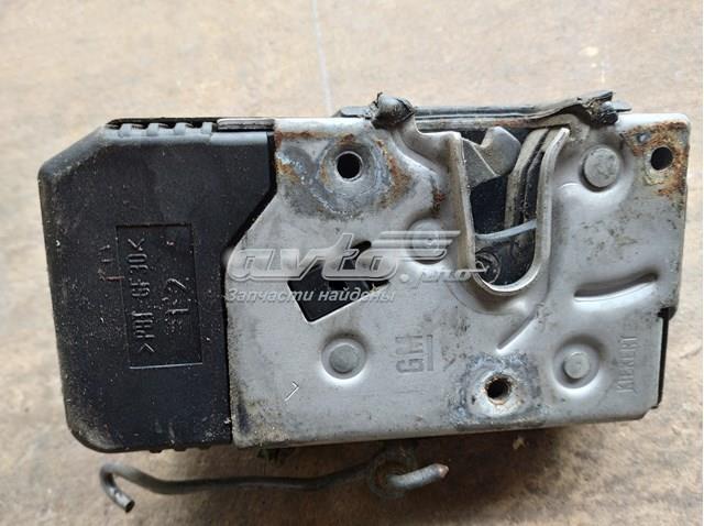 Fecho da porta dianteira esquerda 24414110 General Motors