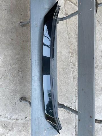 Placa sobreposta (carcaça) de grelha do radiador KB8A507E1BBB Mazda