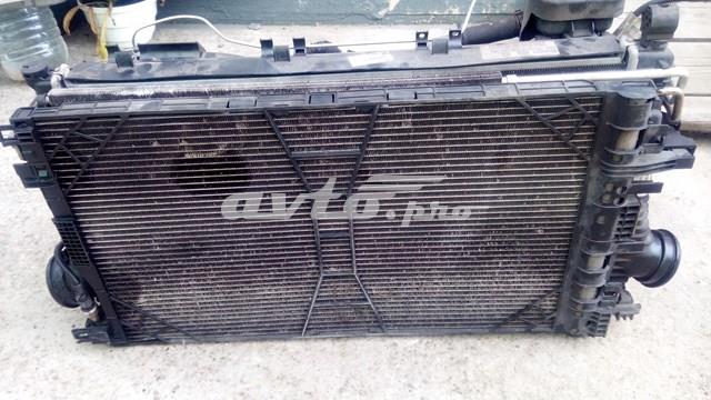 Radiador de esfriamento de motor 13241724 General Motors