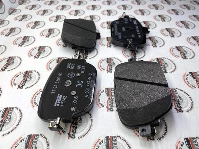 Sapatas do freio traseiras de disco Mercedes A0004219801 preço, a partir de 68,58 USD