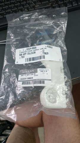 Consola do pára-choque dianteiro direito 622245RB0A Nissan/Infiniti