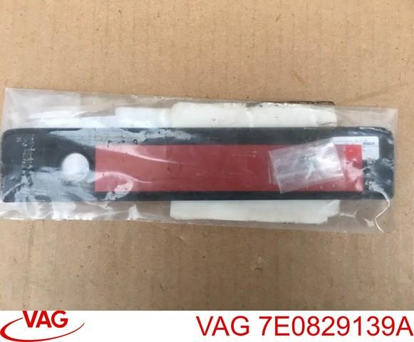Puxador externo de tampa de porta-malas (de 3ª/5ª porta traseira) 7E0829139A3FZ VAG