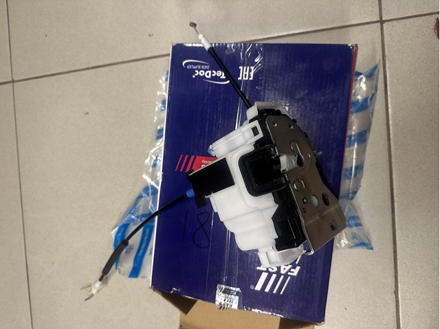 51969787 Fiat/Alfa/Lancia Fecho da porta dianteira direita