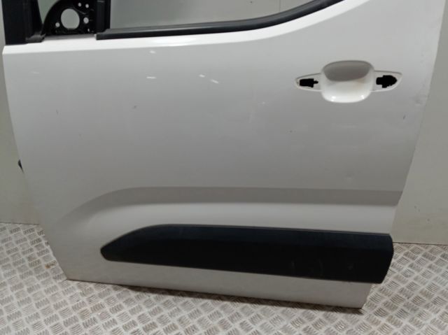 Compre 9822696380 Peugeot/Citroen Porta dianteira esquerda