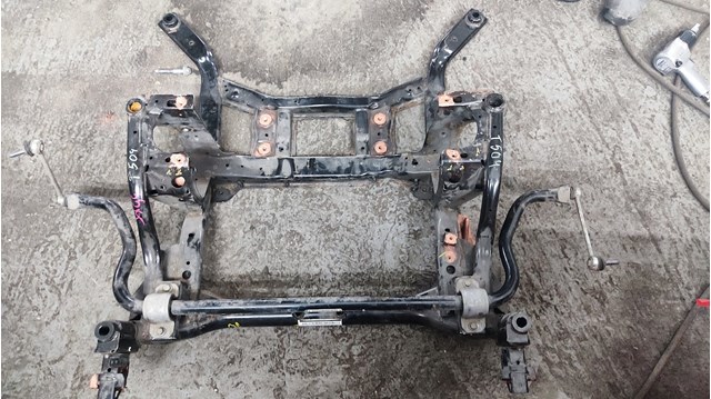 Viga de suspensão dianteira (plataforma veicular) LR090443 Land Rover