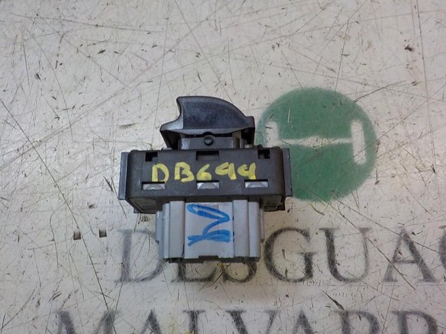 Botão dianteiro direito de ativação de motor de acionamento de vidro 9816791877 Opel