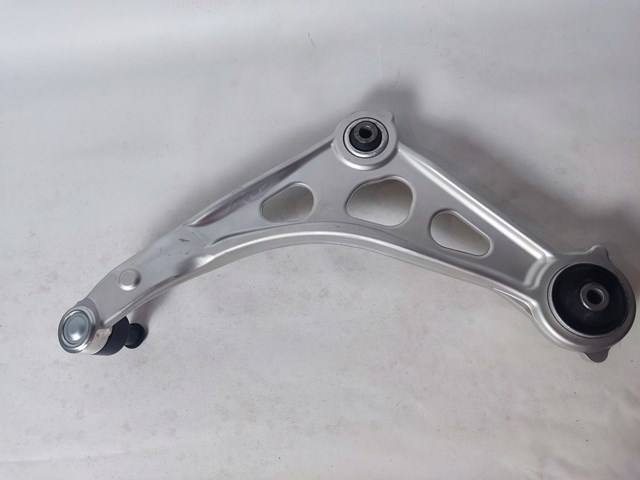 Braço oscilante inferior direito de suspensão dianteira 545006CA0A Nissan/Infiniti