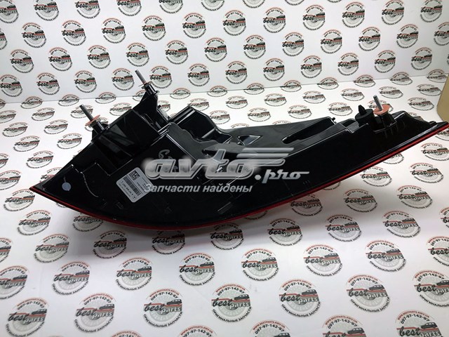Lanterna traseira esquerda externa 1679061007 Mercedes