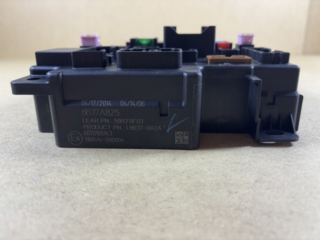 Compre 8637A825 Mitsubishi Unidade traseira do salão de dispositivos de segurança