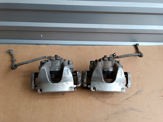 LR061369 Land Rover Suporte do freio dianteiro direito