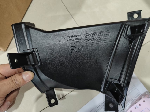 Compre 622526RA0A Nissan/Infiniti Conduto de ar do freio de disco direito