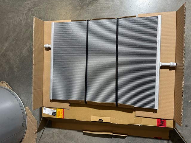 Radiador de esfriamento de motor adicional Mercedes A9075001300 preço, a partir de 261,15 USD