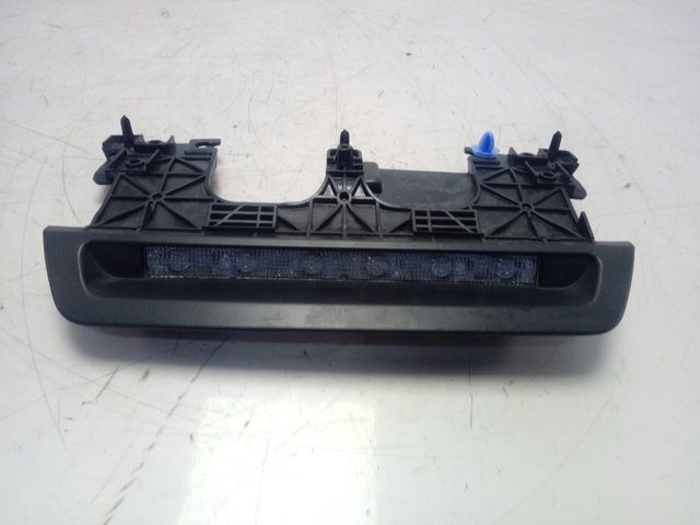 Sinal de parada traseiro adicional para Renault DUSTER II HM