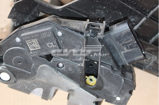 Fecho da porta traseira esquerda 1755652 Ford