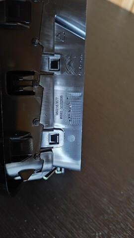 98001676XU Peugeot/Citroen Grelha esquerda de ventilação de salão no "painel de instrumentos"