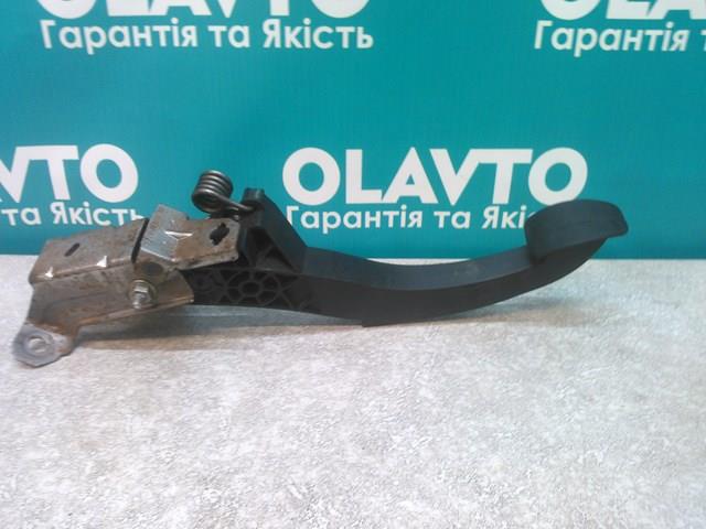 Compre 8200590247 Renault (RVI) Pedal de embraiagem