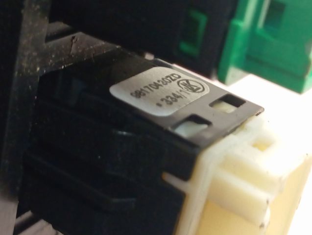 98170430ZD Peugeot/Citroen Botão de ativação do sinal de emergência