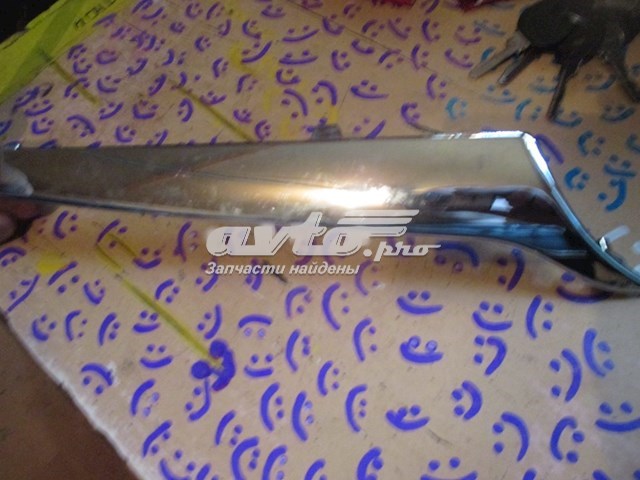 Moldura de grelha do radiador direito 863541R000 Hyundai/Kia