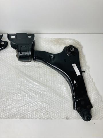 Braço oscilante inferior direito de suspensão dianteira Land Rover LR086107 preço, a partir de 201,36 USD