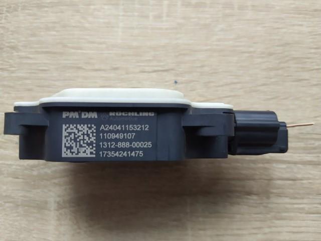 Perciana do radiador de esfriamento 214216FR0A Nissan/Infiniti