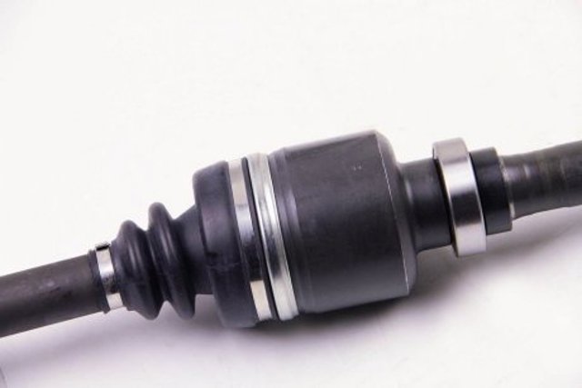 Semieixo (acionador) dianteiro direito DS1418R BGA