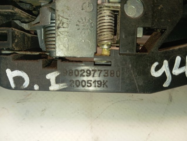 Compre 9802977380 Fiat/Alfa/Lancia Suporte de maçaneta externa da porta traseira esquerda