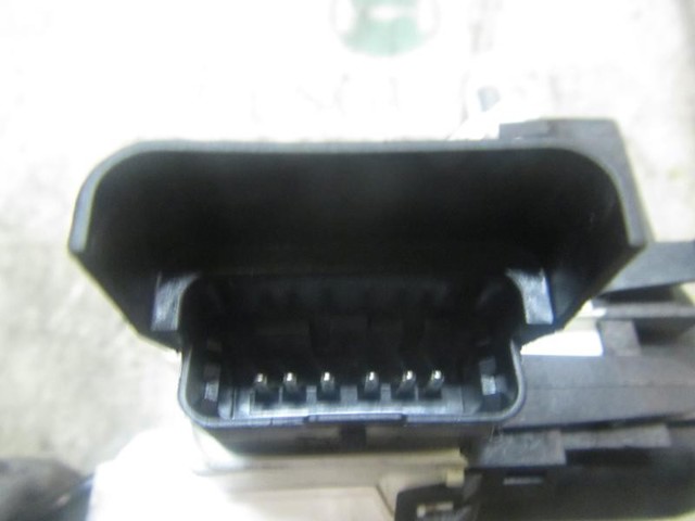 Fecho da porta dianteira esquerda Peugeot/Citroen 9801690080