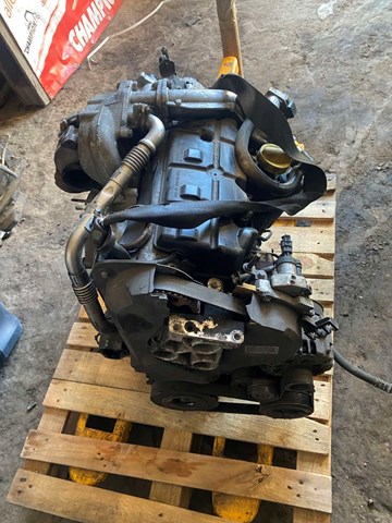 Compre F9QE804 Renault (RVI) Motor montado